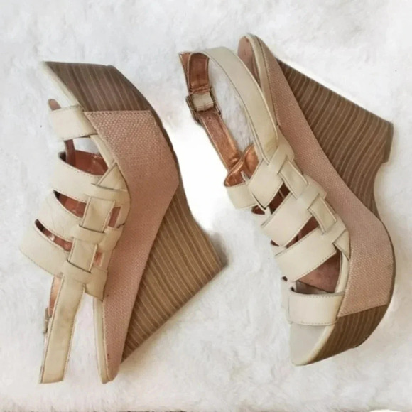 BCBGeneration 8.5 cream leather platform wedges - Picture 2 of 5